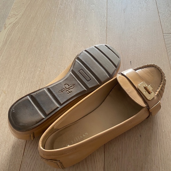 Cole Hann patent tan leather flats - Picture 3 of 3